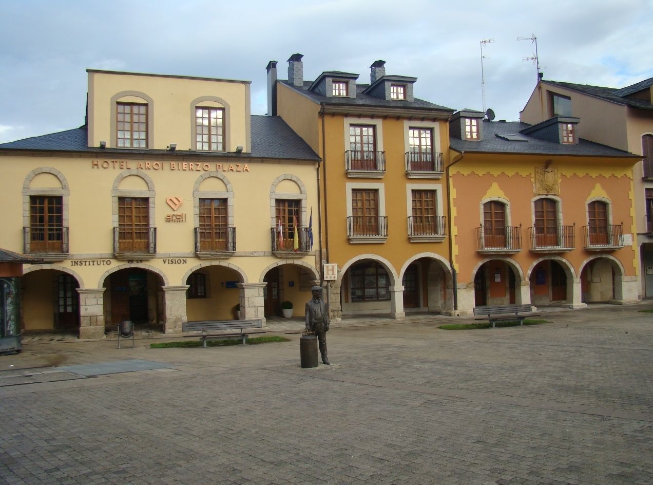 Hotel Aroi Bierzo Plaza Ponferrada Exterior photo